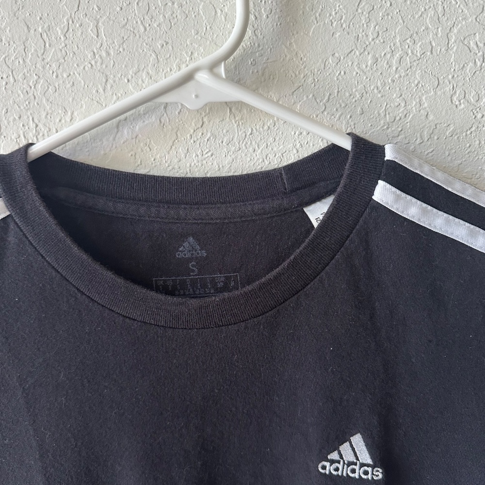 Adidas top - Picture 2 of 2